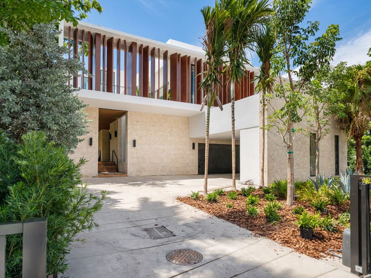 1370 S VENETIAN WAY, MIAMI BEACH, FL